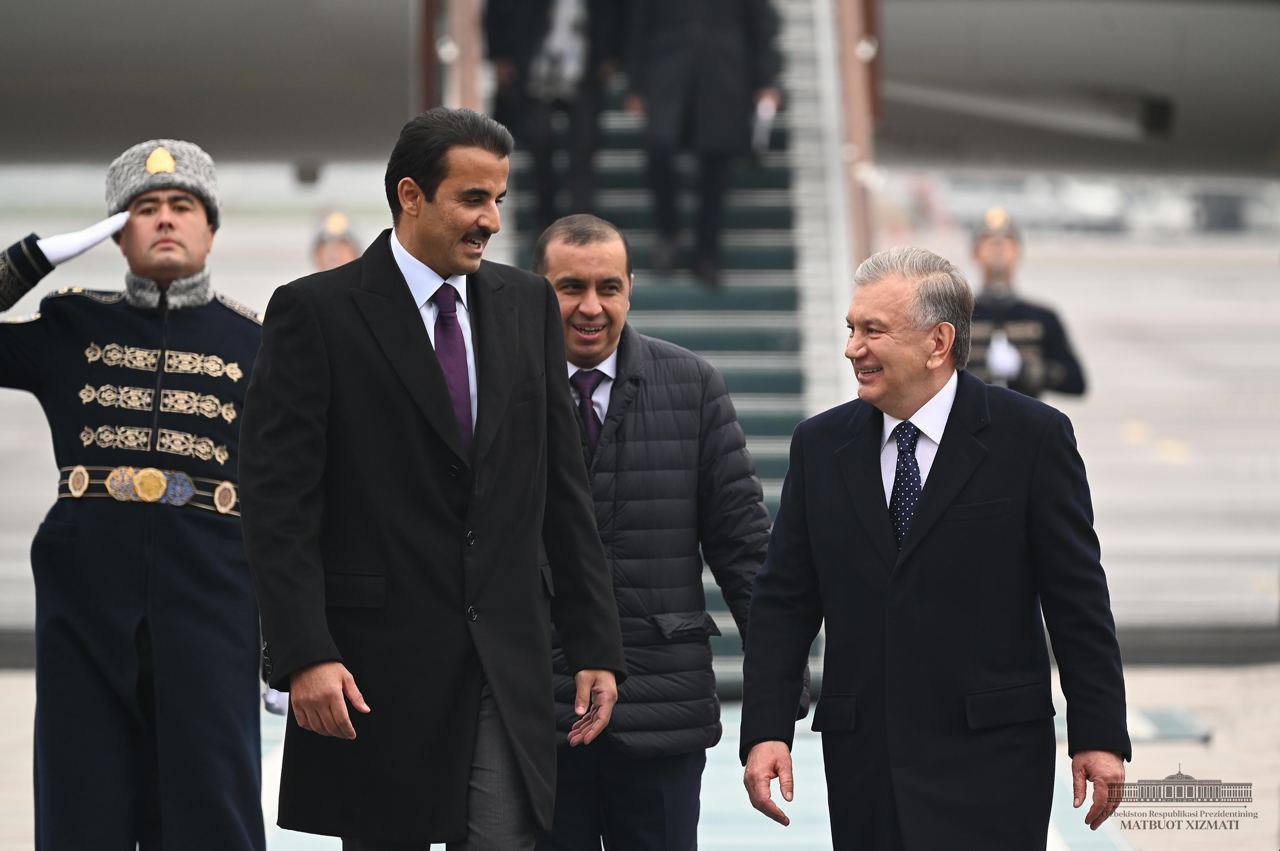 Президент Узбекистана встретил эмира Катара