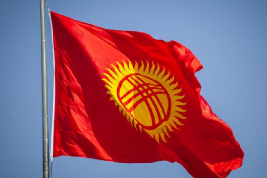 Президент Кыргызстана подписал закон об изменении флага