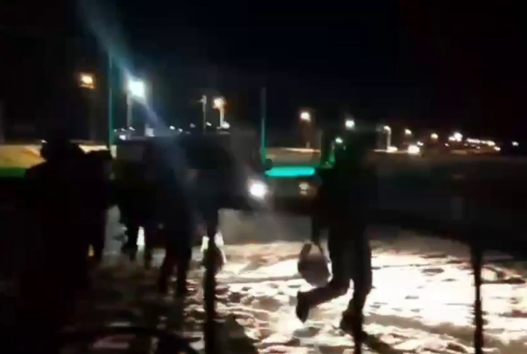 В Казахстане опрокинулся автобус: внутри находились свыше 30 узбекистанцев