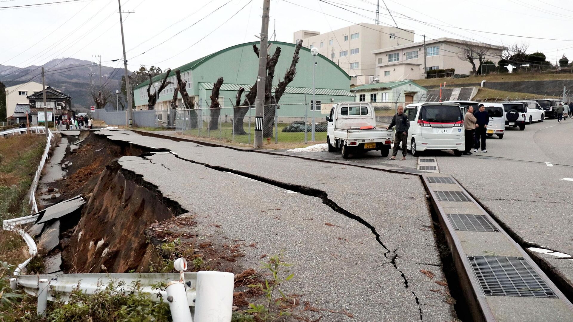 Жертвами землетрясений в Японии стали более 60 человек