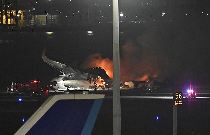 Пять человек стали жертвами авиакатастрофы в аэропорту Токио