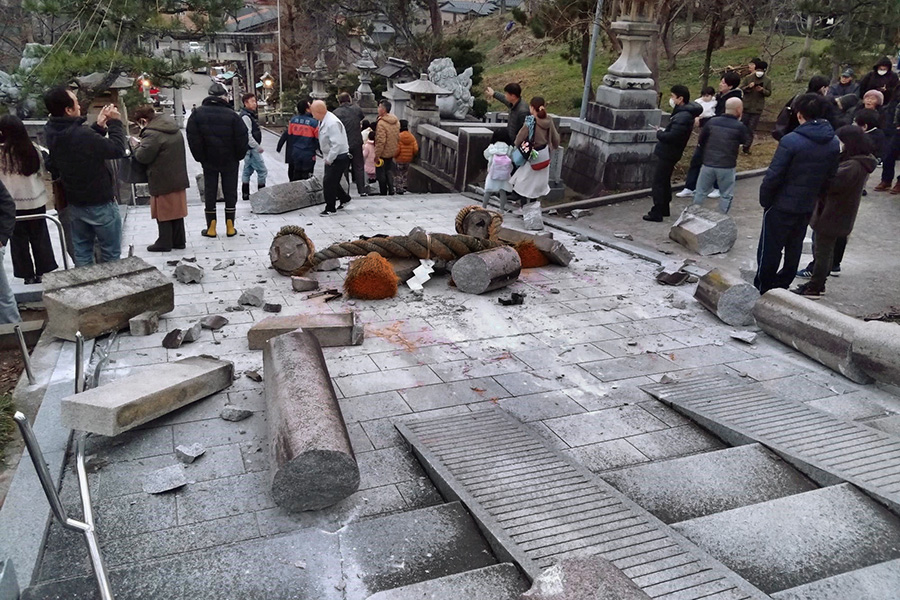 Число жертв землетрясений в Японии превысило 160