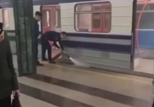 В ташкентском метро произошел пожар под поездом