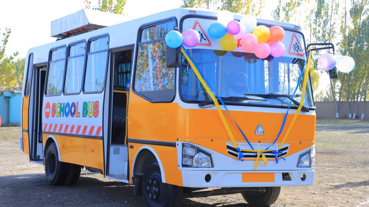 В двух регионах Узбекистана запустят бесплатные школьные автобусы