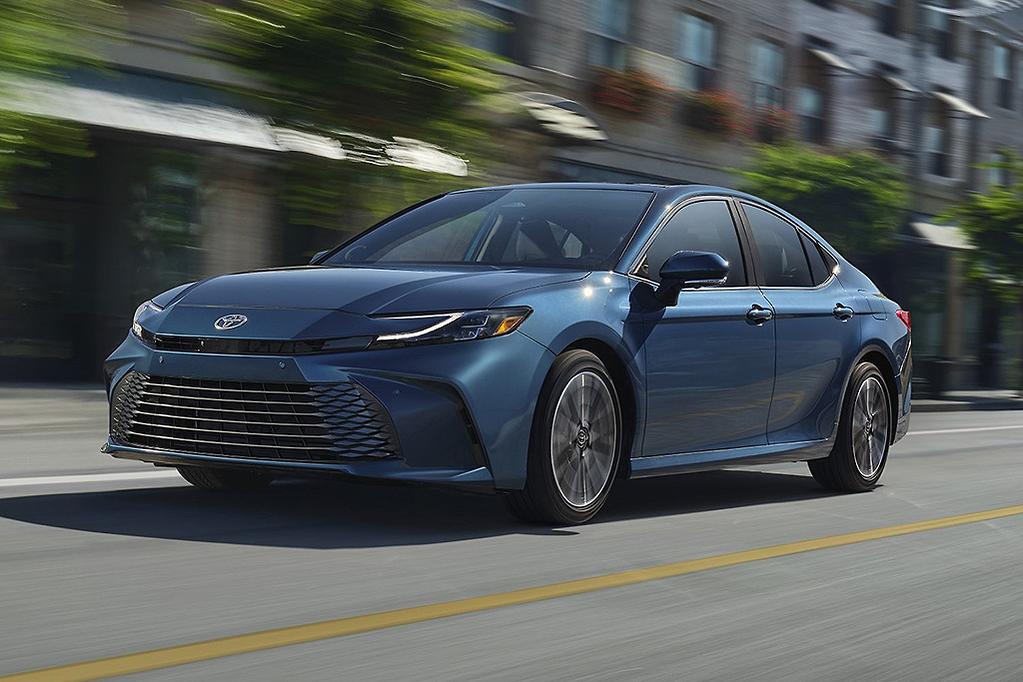 Новая Toyota Camry не смогла заинтересовать автолюбителей в Китае
