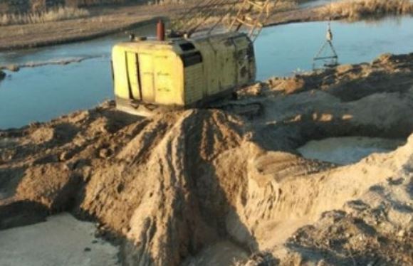 В Кашкадарье незаконно добывали песок из русла реки: ущерб составил почти 1 млрд сумов