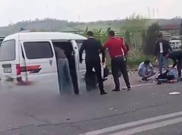 В Андижане произошло страшное ДТП с участием трех машин, есть погибшие