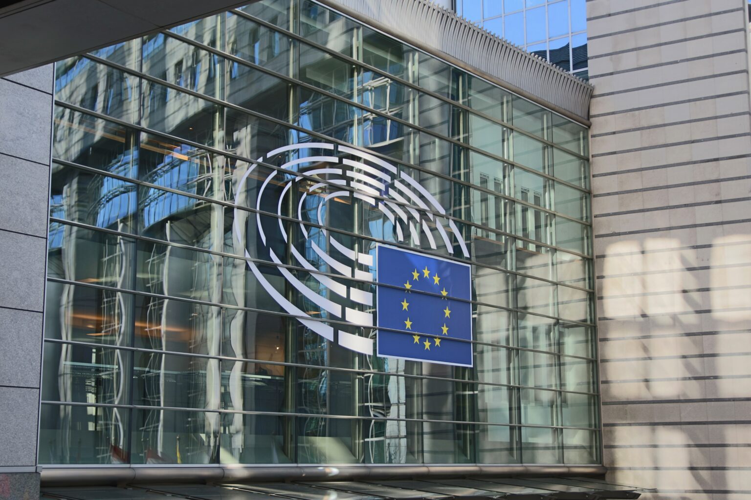 Евросовет утвердил введение уголовных наказаний за обход санкций