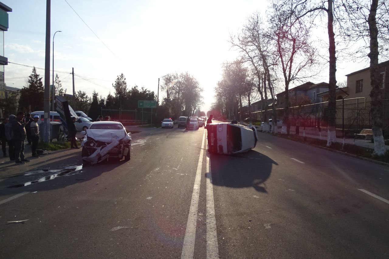 Под Ташкентом водитель Lacetti влетел в поворачивающий Damas, есть пострадавшие