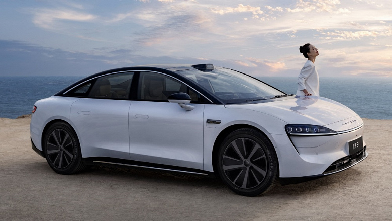 Chery и Huawei презентовали новейший седан Luxeed S7
