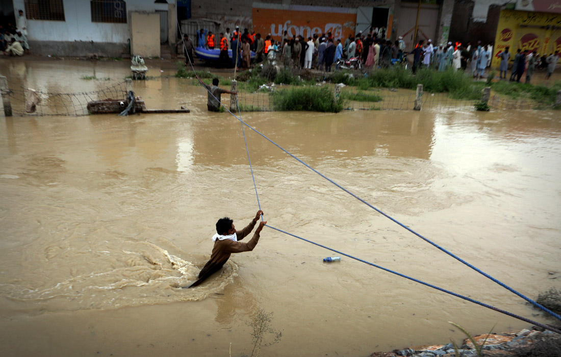 Число жертв ливневых дождей в Пакистане возросло до 65