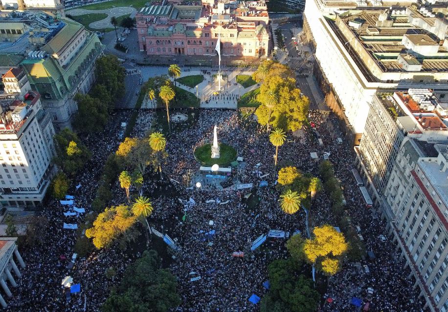 В Аргентине 800 тысяч человек вышли на протесты против реформы образования