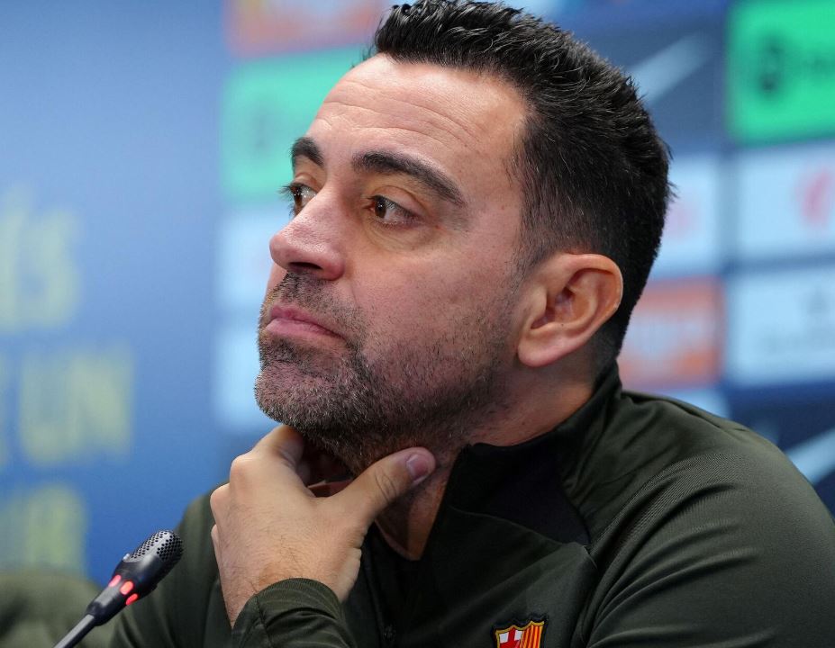«Барселона» подтвердила, что Хави останется главным тренером команды