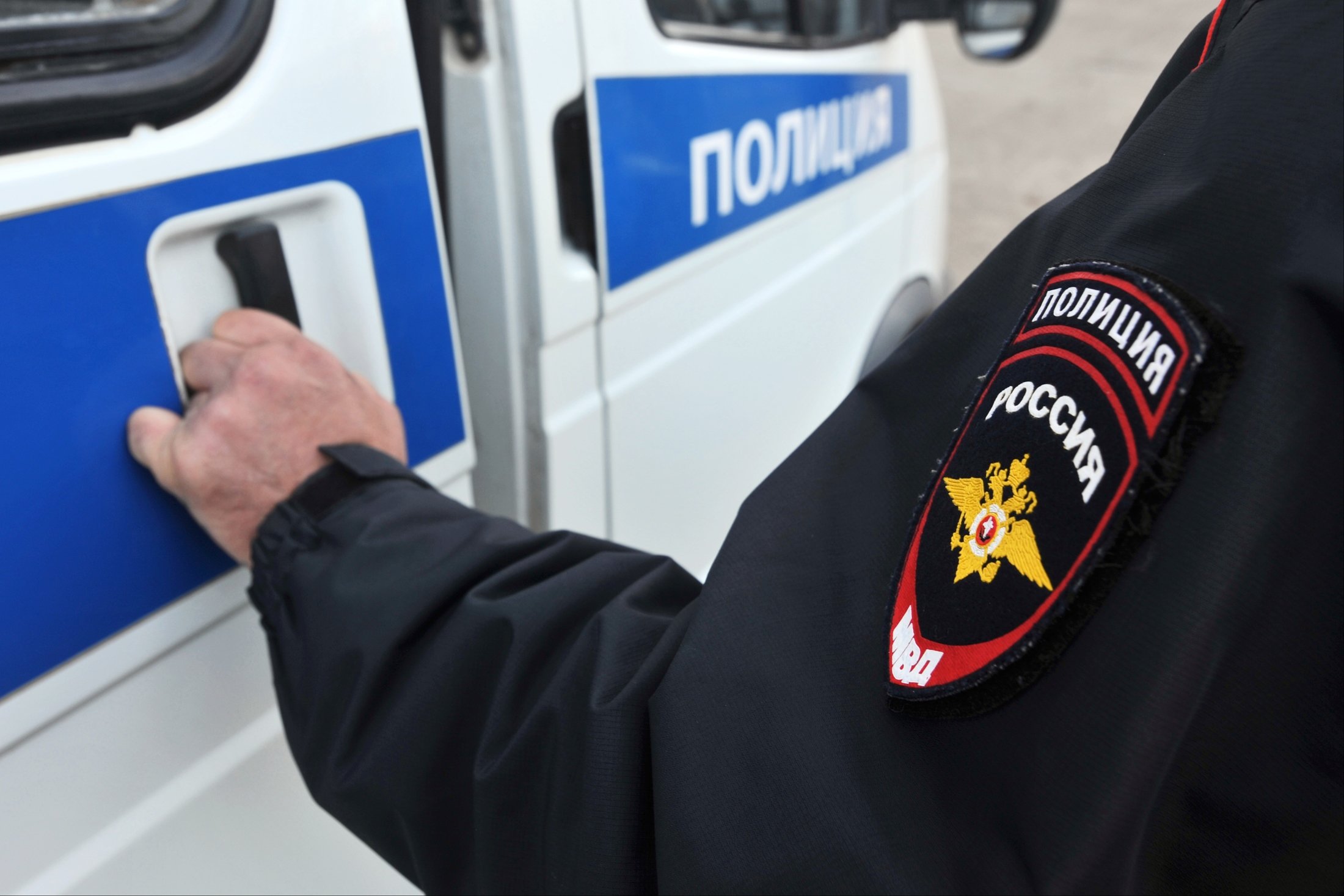 В Петербурге четверо мужчин похитили узбекистанца и вымогали у него 800 тысяч рублей