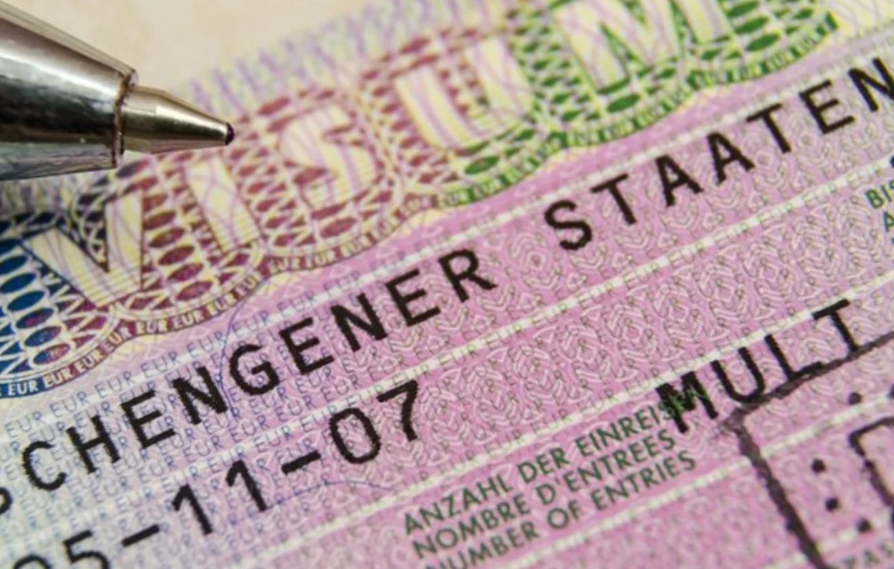 Выяснилось, как часто узбекистанцам отказывают в шенгенской визе