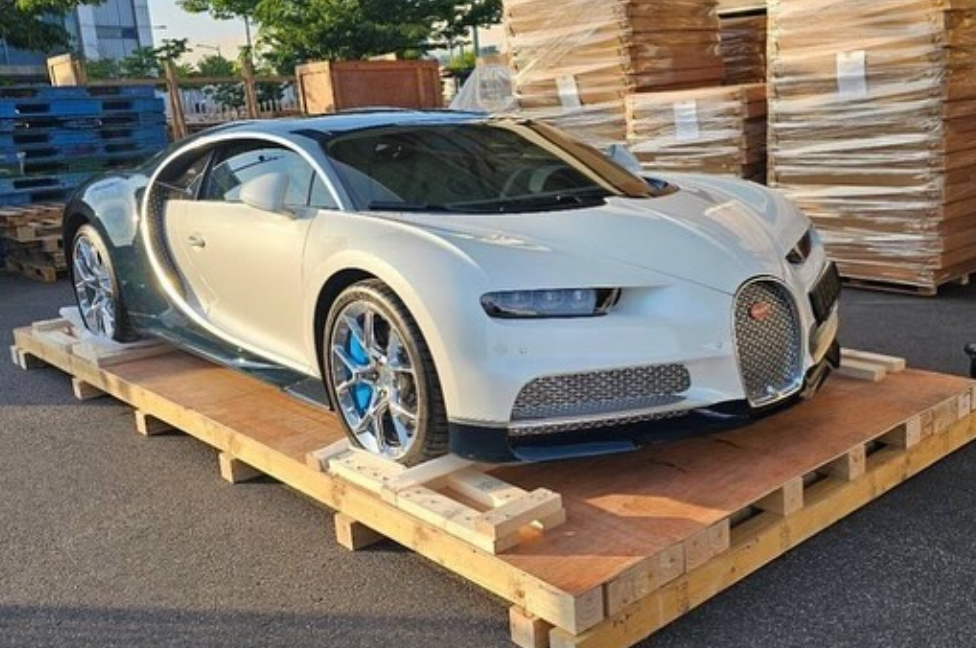 В Узбекистан привезли Bugatti Chiron за 48 млрд сумов
