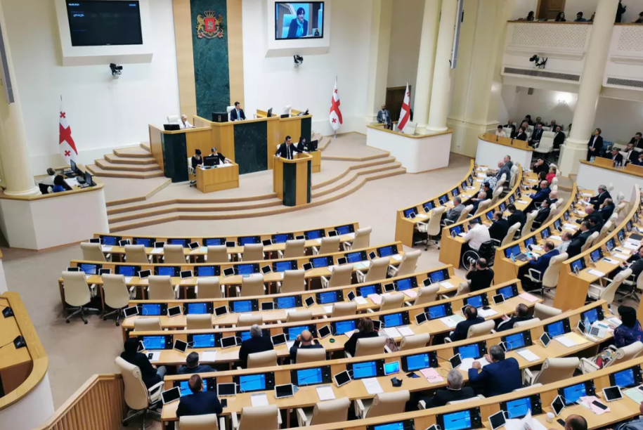 Спикер парламента Грузии подписал закон об иноагентах, вызвавший массовые протесты