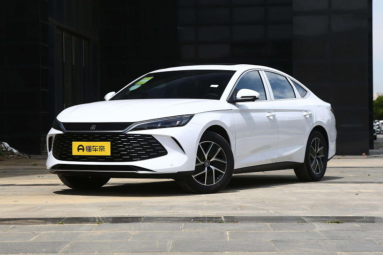 BYD за три дня продал свыше 5 тысяч гибридных Qin L