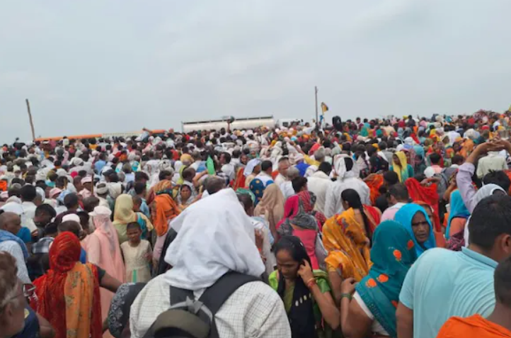 В Индии свыше 80 человек погибли в давке на религиозном мероприятии