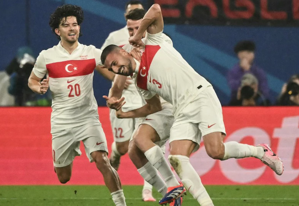 Турция впервые за 16 лет вышла в четвертьфинал Евро