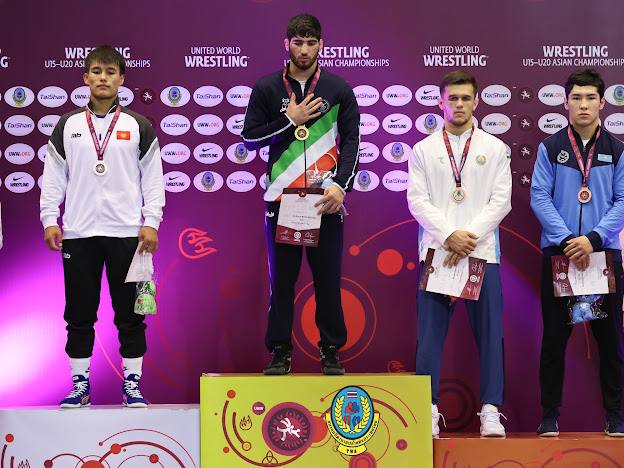 Узбекские борцы завоевали шесть медалей на ЧА U-20