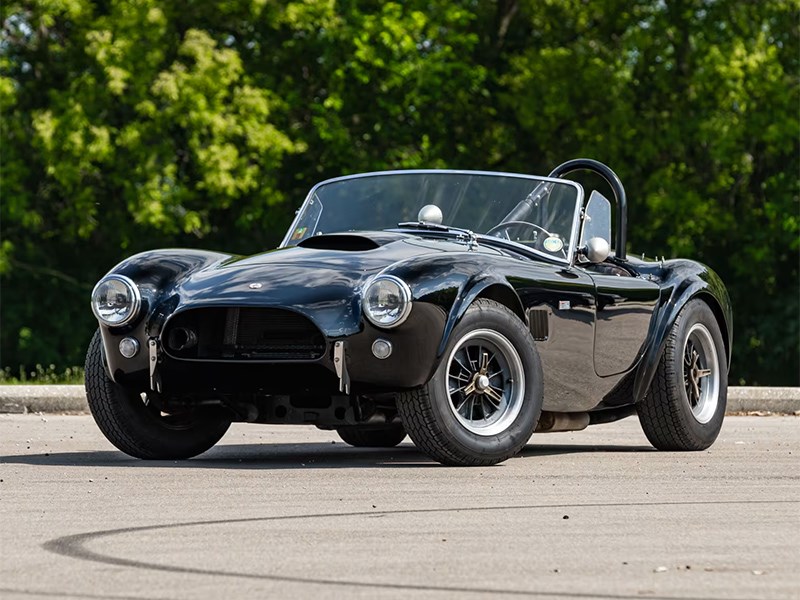 На аукционе продадут раритетный Shelby Cobra