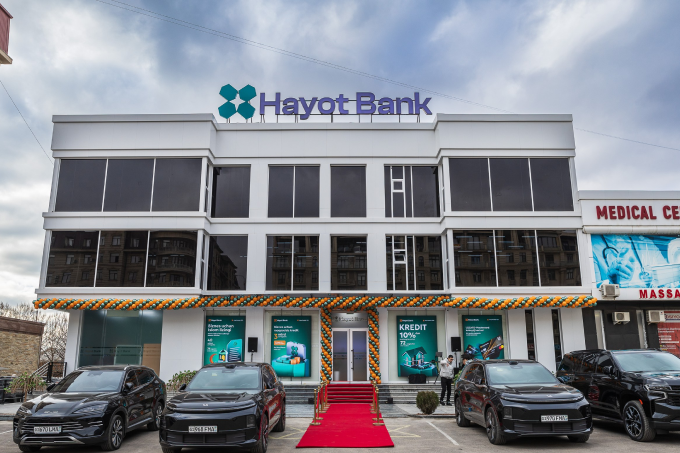 Hayot Bank открыл новый центр банковских услуг в Ташкенте 