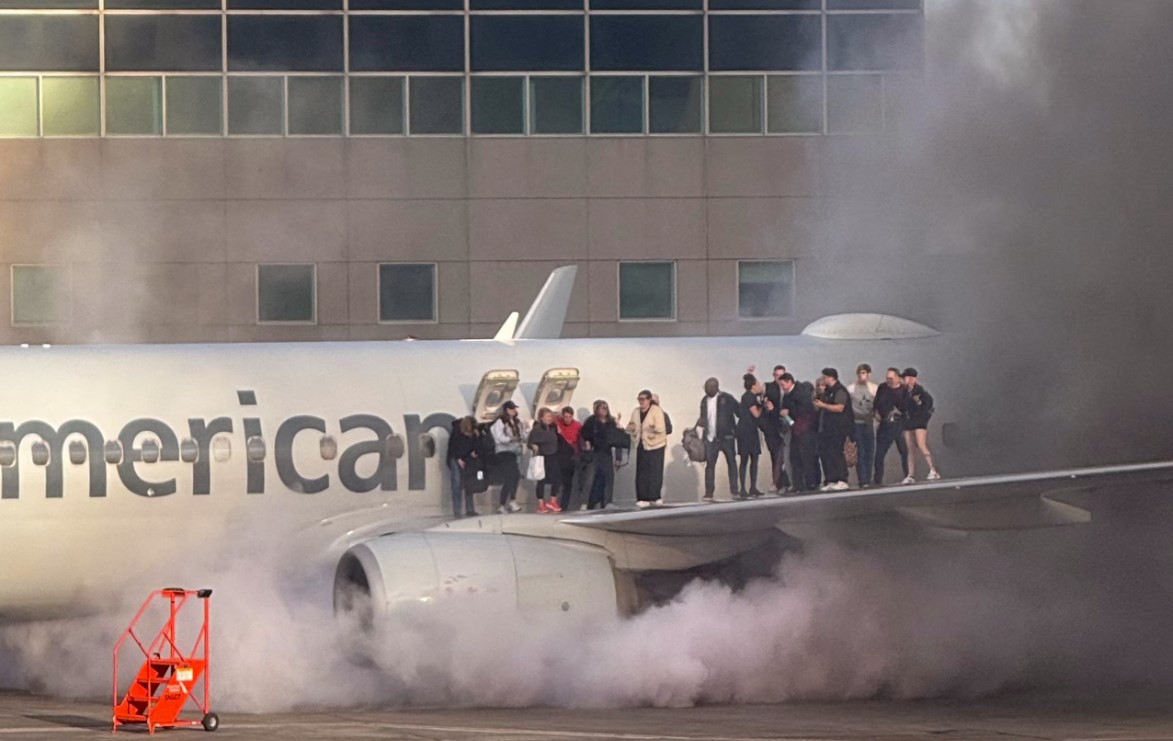 В США загорелся самолет American Airlines: на борту находились свыше 170 пассажиров