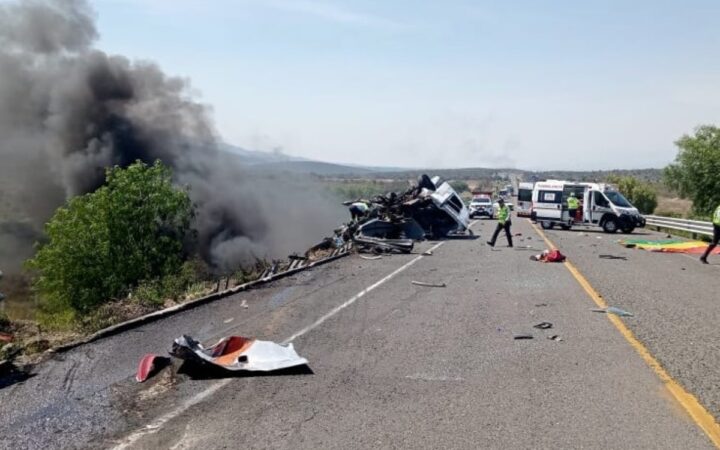 Более 20 человек погибли в массовом ДТП в Мексике