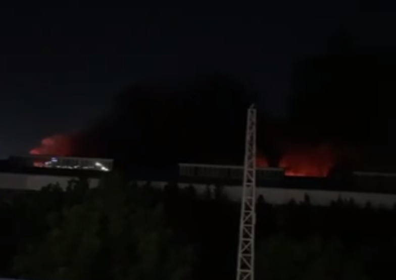 В Ташкенте произошел крупный пожар в вагоноремонтном депо