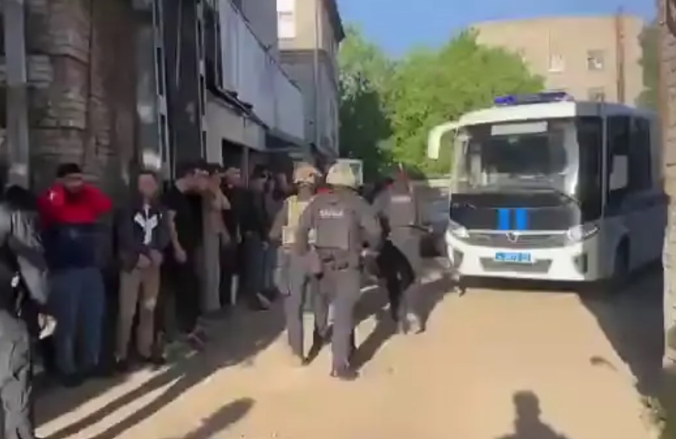 В Узбекистане выразили обеспокоенность рейдом силовиков против мигрантов в Москве