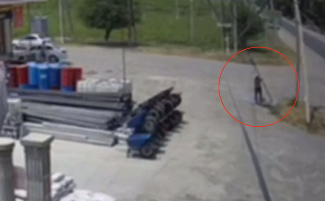 В Самарканде двое рабочих погибли от удара током