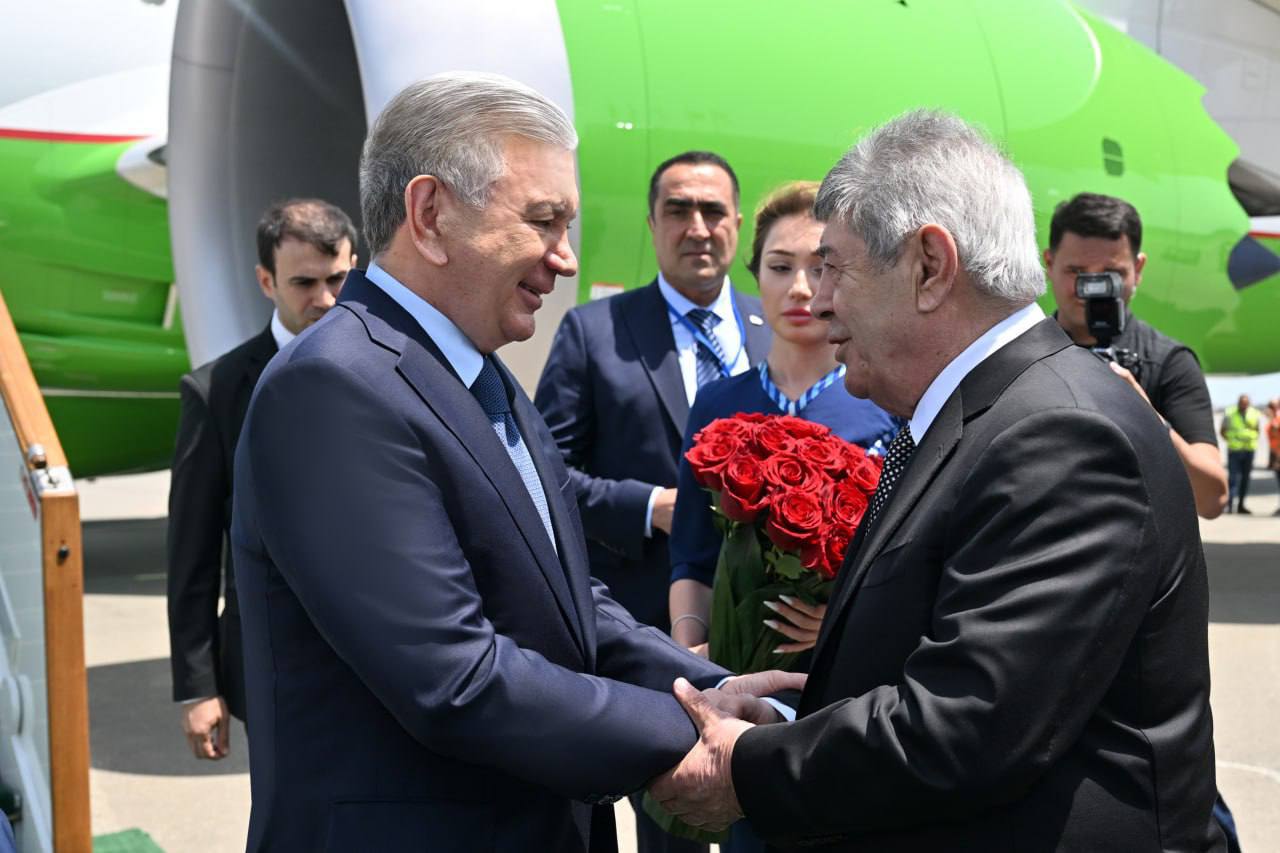 Как Шавката Мирзиёева встретили в Баку