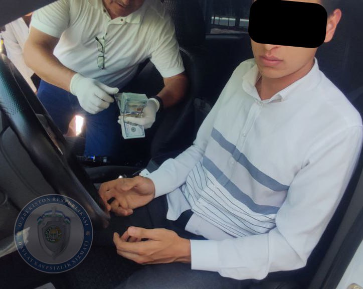 Ohangaron shahar hokimligining mansabdor xodimi pora bilan qo‘lga olindi