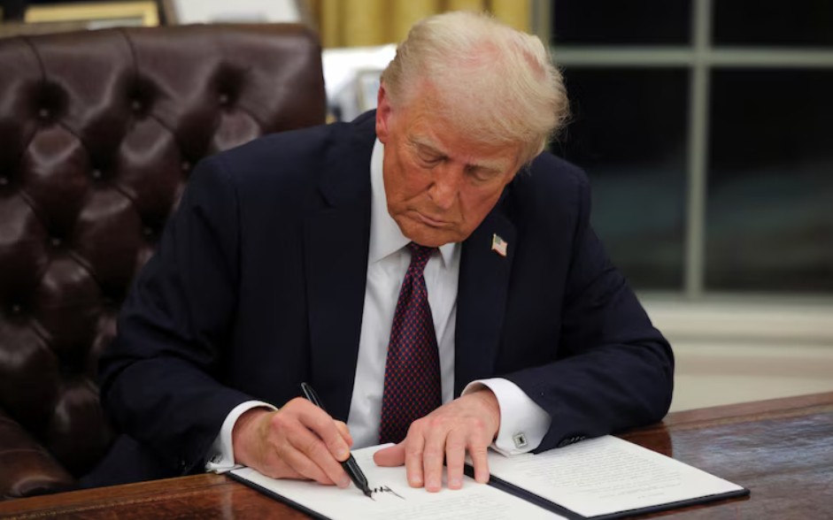 Politico: Трамп одобрит санкции против России, если получит право отменять их