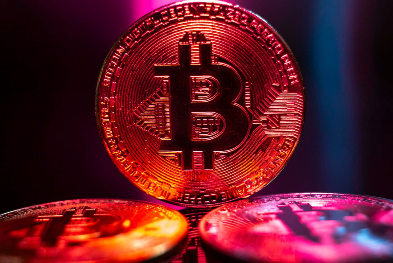 Стоимость биткоина может упасть до $77 тысяч