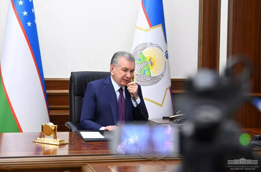 Шавкат Мирзиёев провел телефонный разговор с султаном Омана