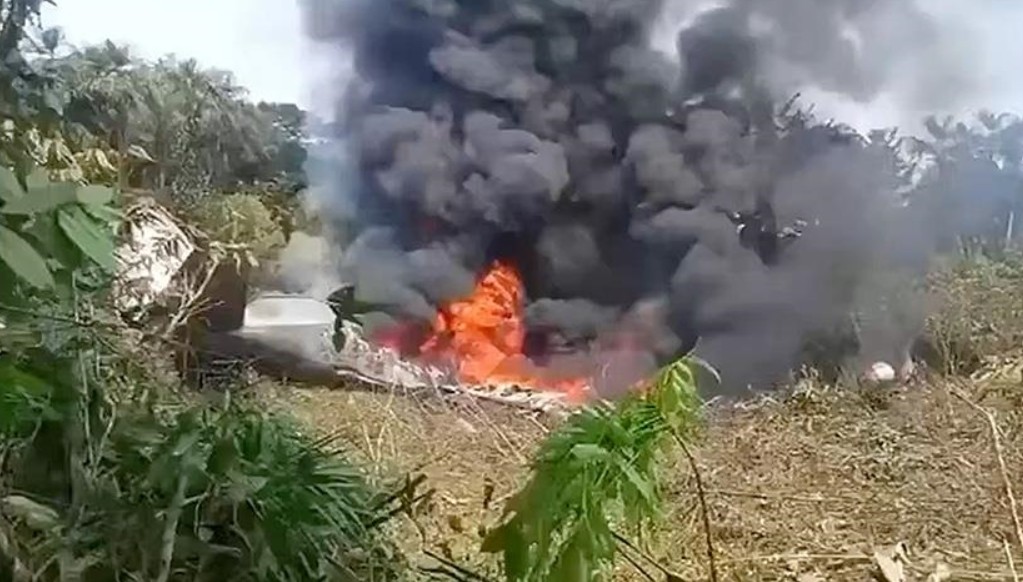 В Колумбии при крушении военно-транспортного самолета погибли более 60 человек