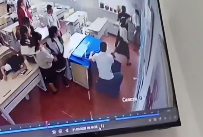 В Сырдарье ученик 11-го класса избил одноклассницу в школе