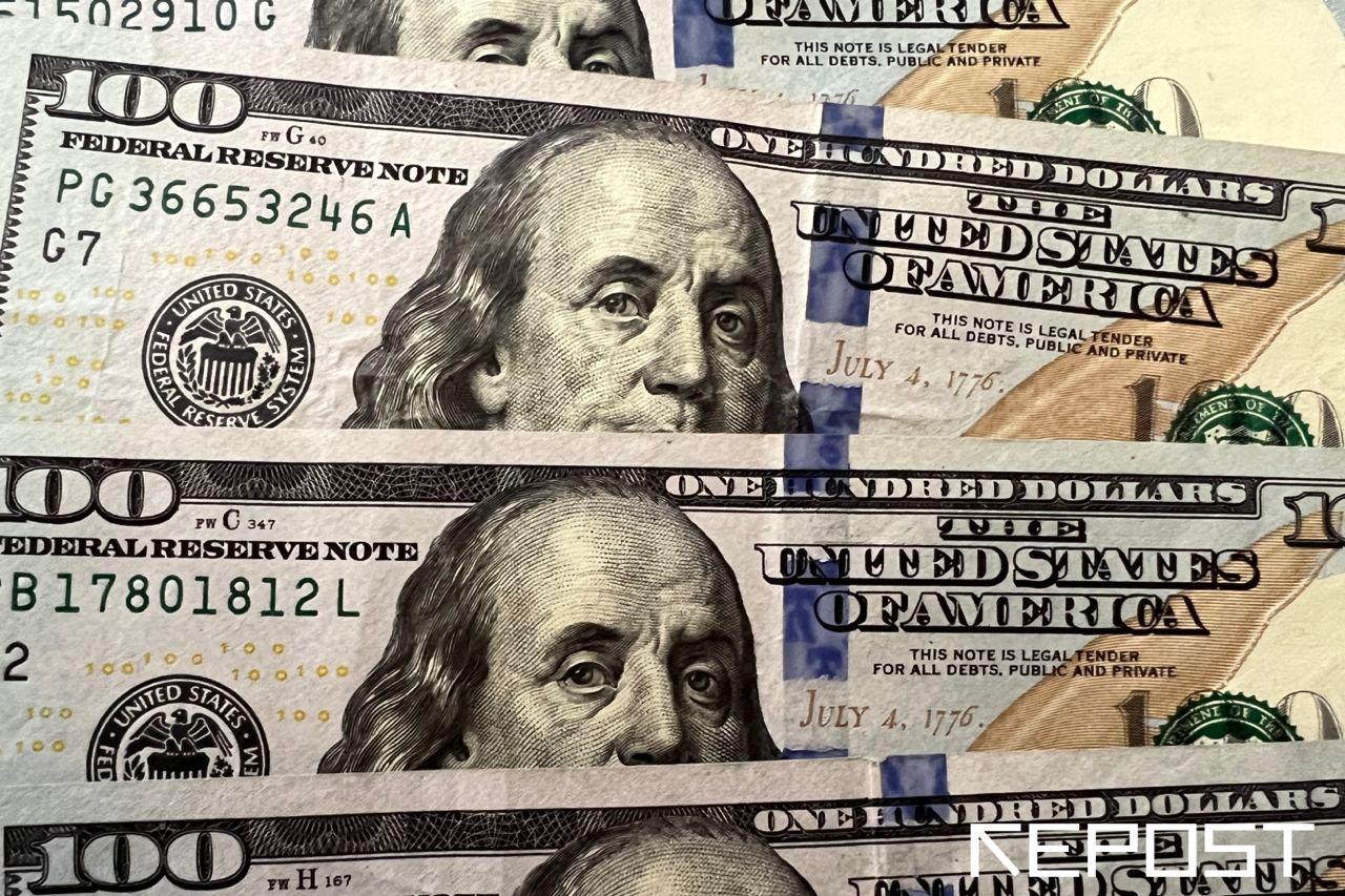 Курсы валют на 10 апреля: доллар упал ниже 12 200 сумов