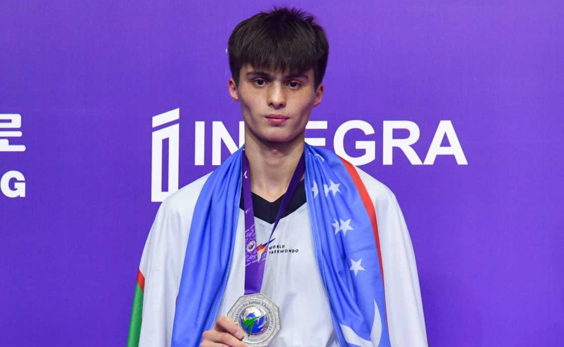 Узбекский таэквондист Аюбхон Набиев стал серебряным призером ЧМ среди юниоров