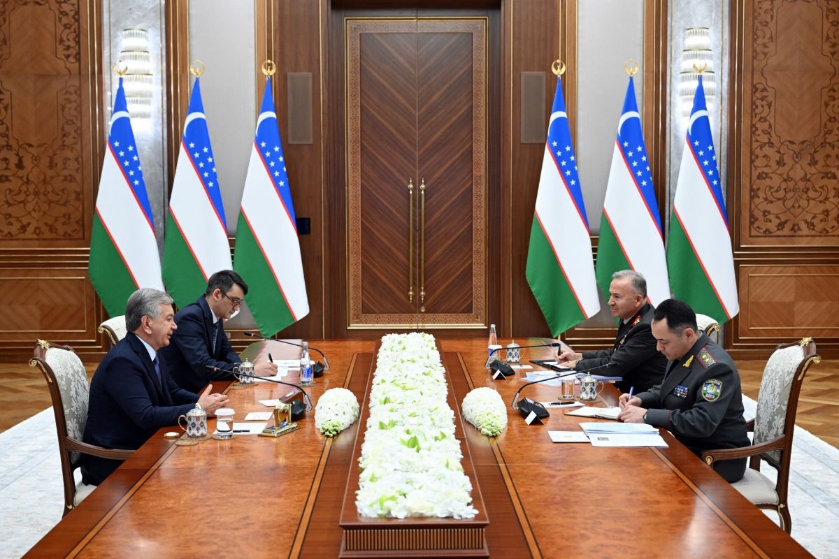 Шавкат Мирзиёев ознакомился с докладом об укреплении военного сотрудничества с Турцией