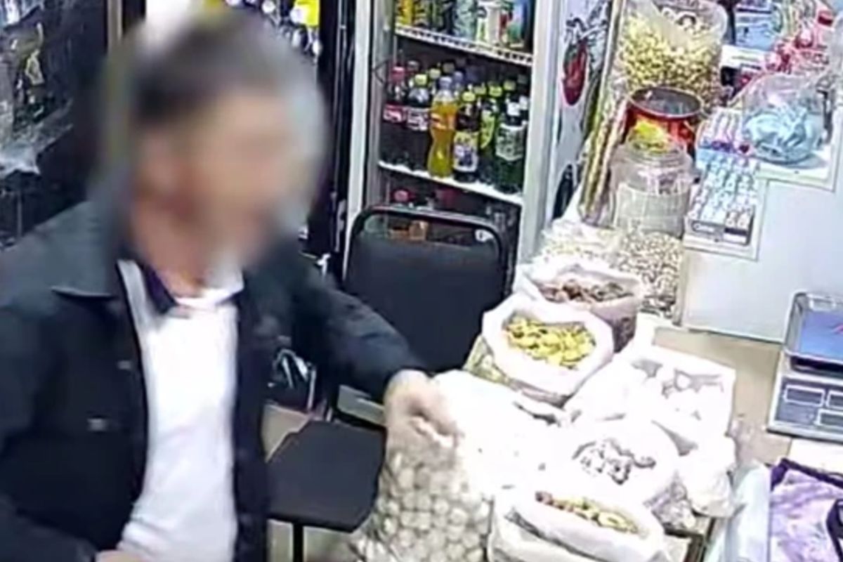 В Ташобласти вынесли приговор мужчине, ворвавшемуся с ружьем в магазин и избившему продавщицу