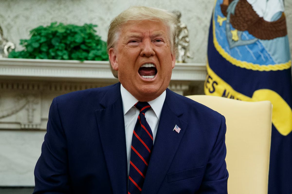 Трамп «сотрет с лица земли» Иран в случае атак на американские конвои в Ормузском проливе