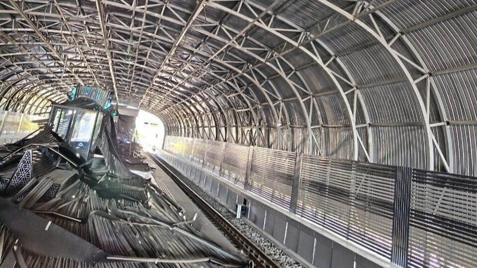 Toshkent metrosining “Turon” bekatida tom konstruksiyasining bir qismi qulab tushdi