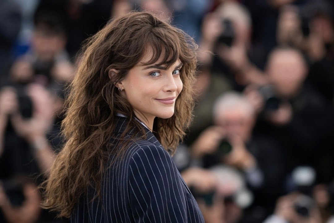 Кара Делевинь сменила подиум на эскизы: модель создала коллекцию для Topshop