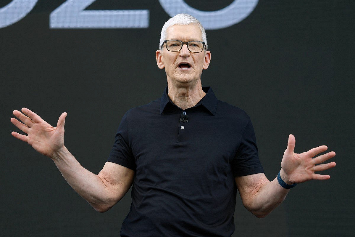 Тим Кук покинул пост главы Apple после 15 лет руководства компанией