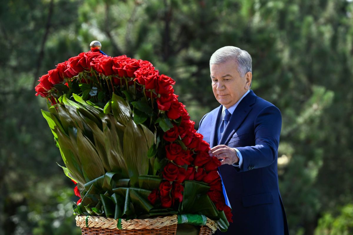 Шавкат Мирзиёев почтил память Ислама Каримова