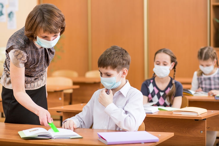 Нурмат Отабеков заявил, что открытие школ может увеличить уровень заболеваемости<br>