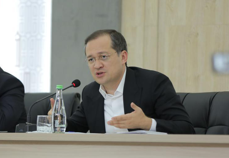 «Наш Общественный фонд решительно осуждает такое поведение», - Комил Алламжонов осудил задержание блогера Отабека Саттория 